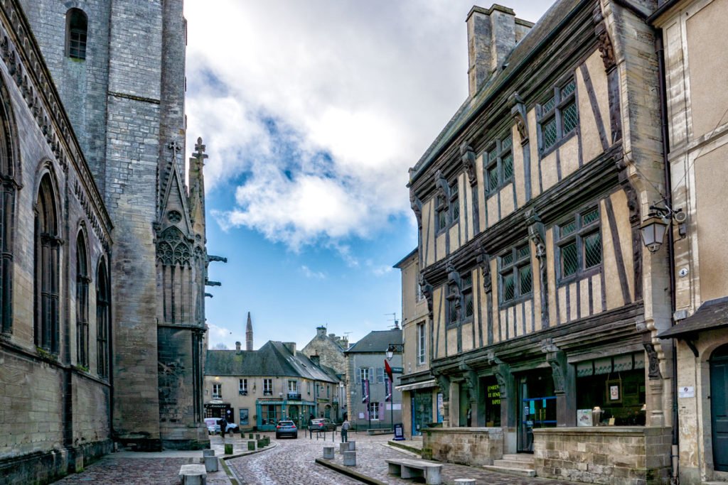 Dépose totale d'une ancienne fenêtre dans le bessin